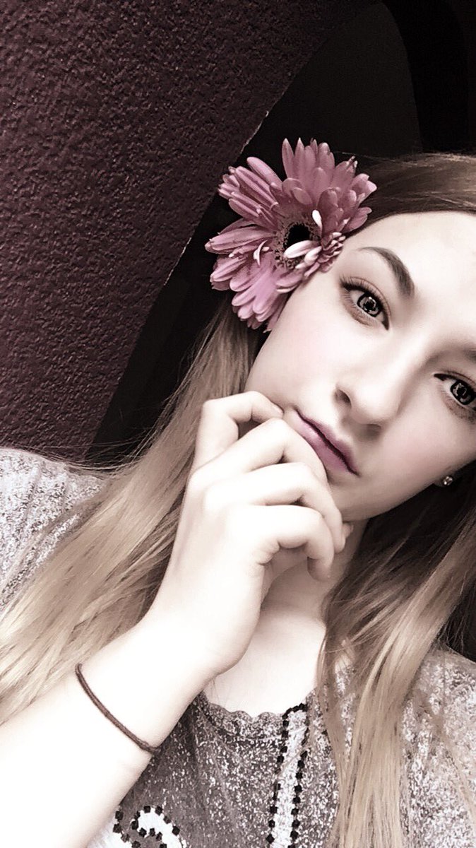 ChlMermaid's tweet photo. H A P P Y ☀️ T U E S D A Y! 

Been a tough weekend but still fighting like a solider and pushing out the negative vibes😌 

Hope your all feeling hella blessed💖

#tuesdayselfies @EthanDolan @GraysonDolan https://t.co/WIMhPQK7xb