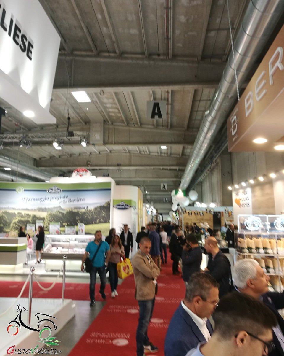 Gustovagando's tweet photo. Giornata di incontri, assaggi, curiosità e tendenze a Cibus, Parma. Bisogna esserci. #food #foodporn #Cibus #CIBUS2018 #parma https://t.co/XA11SwnyGe