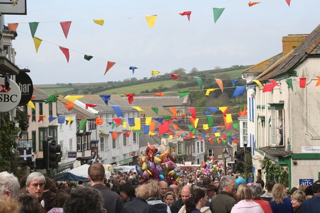 AgeUKCornwall's tweet photo. Happy Flora Day to all Lucky enough to get down to Helston today and to enjoy the Celebrations! #FloraDay2018๐ https://t.co/9SB68qYzKU