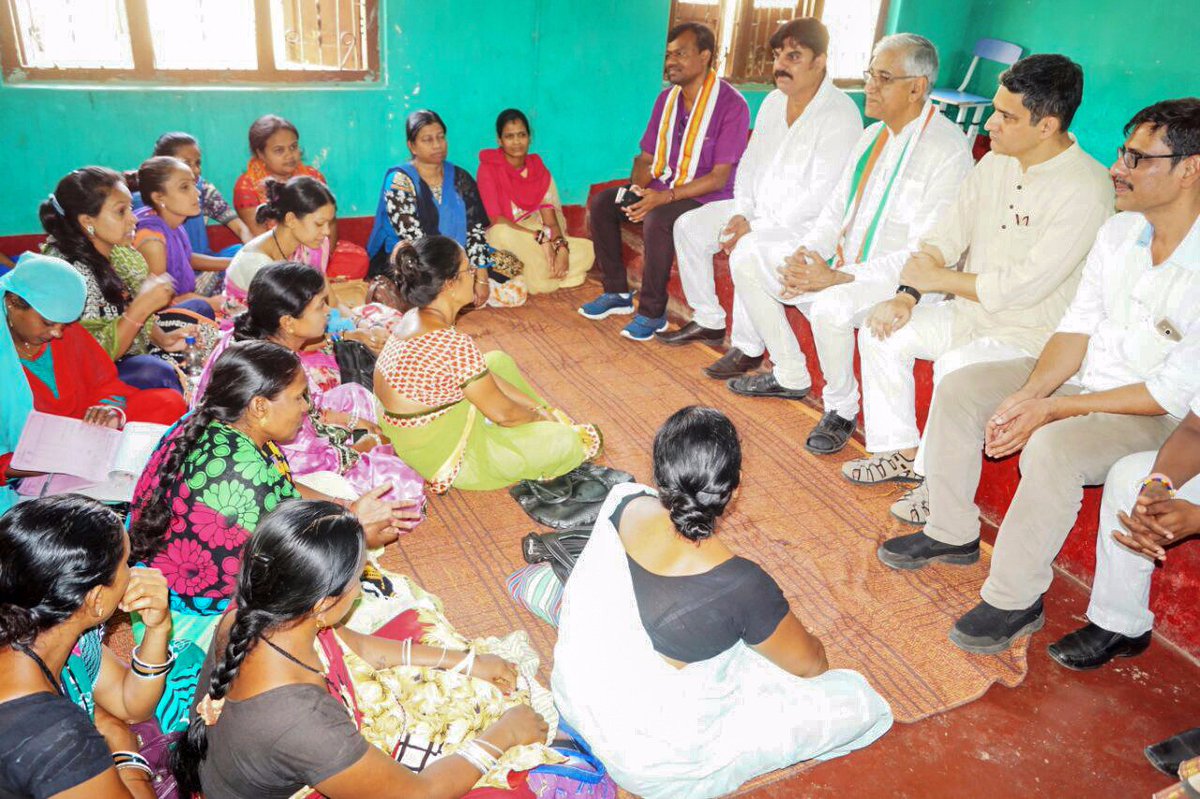 TS_SinghDeo's tweet image. #JanGhoshnaPatra campaign has been strengthened earnestly,with profound deliberations with Medical Workers Assocoation &amp;amp; Nurses Assoc at Maharani Hospital &amp;amp;Anganwadi Workers at Karamchari Bhawan.Happy to see these meetings adeptly representing local concerns!
#आपका_विकास_आपके_हाथ