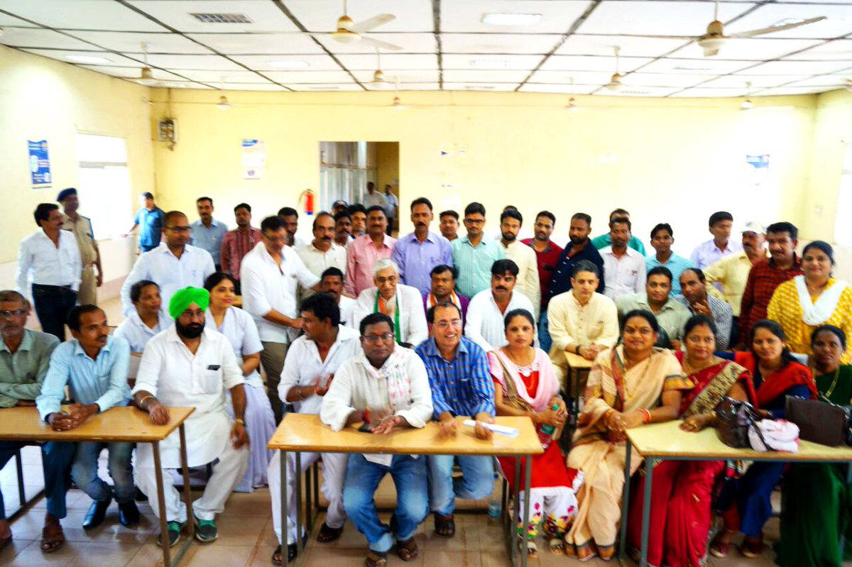 TS_SinghDeo's tweet image. #JanGhoshnaPatra campaign has been strengthened earnestly,with profound deliberations with Medical Workers Assocoation &amp;amp; Nurses Assoc at Maharani Hospital &amp;amp;Anganwadi Workers at Karamchari Bhawan.Happy to see these meetings adeptly representing local concerns!
#आपका_विकास_आपके_हाथ