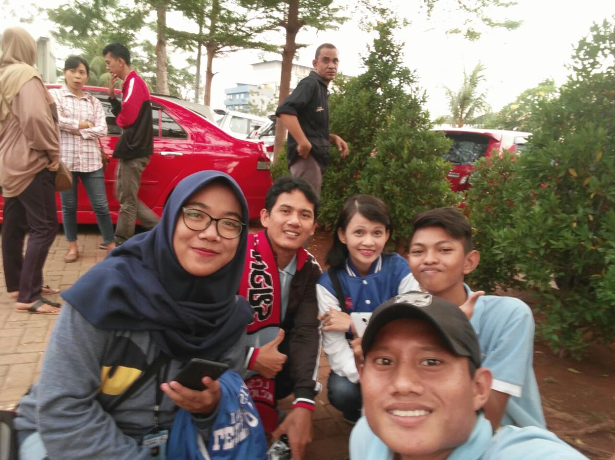 Bismillah 🙏😉
Siapp Pasukan Biru LESTILOVER
SUPPORT <a href="/Lesti_Jenong_DA/">Lestykejora</a>
Kita Cussss Bergoyang 💃😉
Malam Ini ( 08-MEI -2018 )
#LestiKonserSosmedLIDA