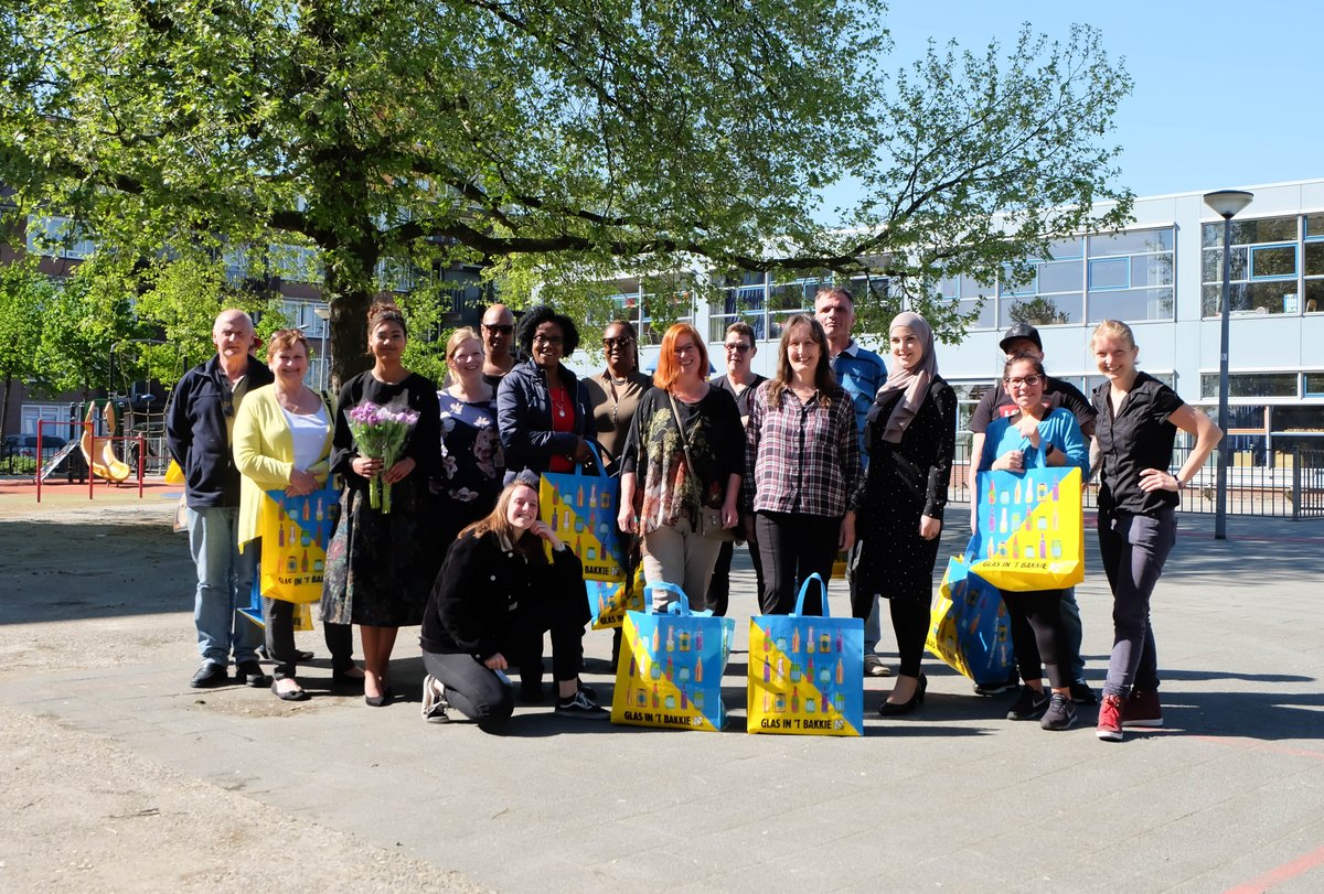 Wij blikken terug op een geweldige afsluiting van "Schiemond gaat voor gemakkelijk afval scheiden". Zes weken lang werd er intensief gescheiden, met als gevolg dat er meerdere keren een melding werd gemaakt over de overvolle pmd-containers. #recyclinggoals #gemeenteRotterdam