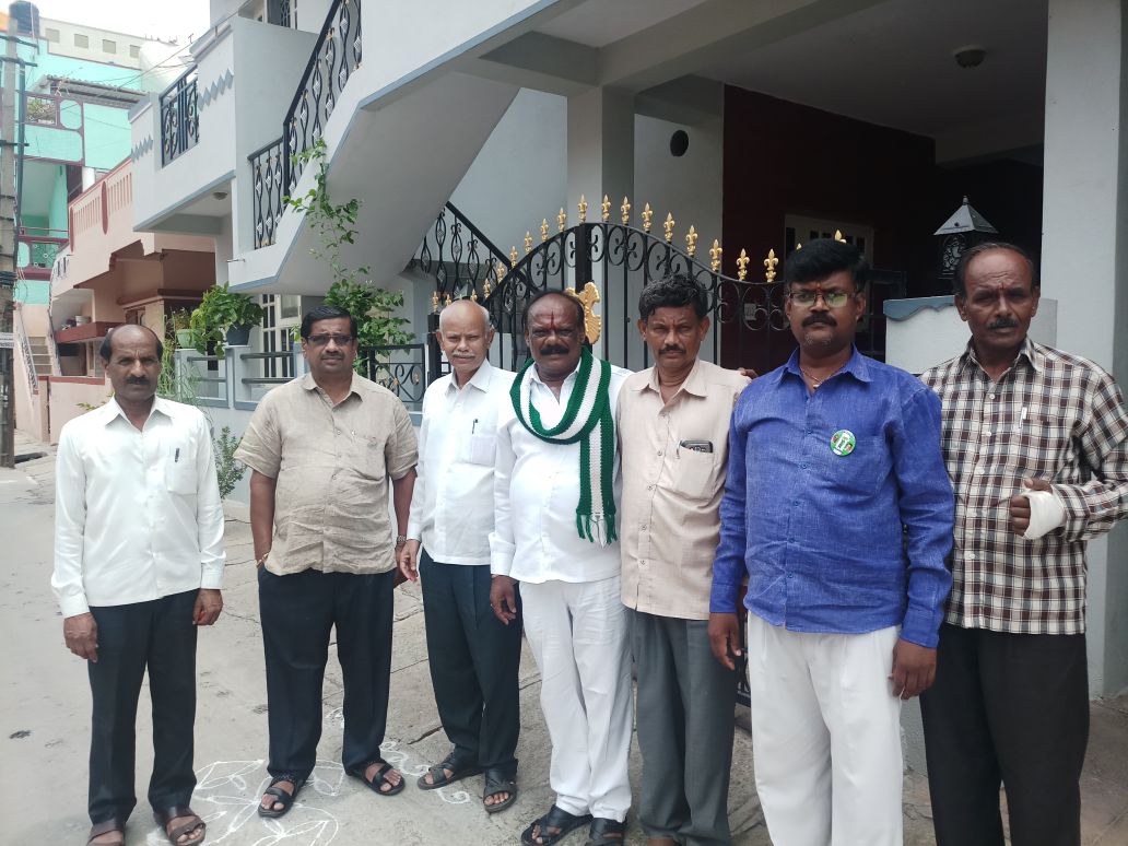CvramanJDS's tweet photo. Enthusiastic team of #CVRamanNagar supporter's &amp; Volunteer's visiting residents to get their support for #PRameshAnna #MLA #JDS candidate..It is evident that  residents have faith that #PRameshAnna will work for their benefit.#IAMWithPRamesh..#CVRwithJDS #CVRforJDS #PRameshforCVR https://t.co/EsYr8gmau9