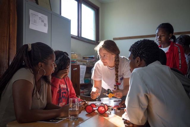 DFHumanity's tweet image. Ontwerper Celeste Scharrenberg Arcos vertelt over haar ervaringen in #Mozambique met #EngineersWithoutBorders en haar rol als #designer. “There is always a way to translate your skills into something meaningful for other life beings”
buff.ly/2FUKyy6
#designerinthepicture
