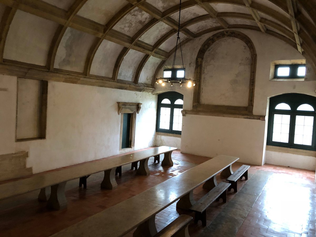 Catavino's tweet photo. “The beauty and romanticism of these marvellous forts in #Lisbon, #Tomar and #Sintra will floor any Game of Thrones fan, D&amp;D geek and intrepid explorer.” https://t.co/S6fH9JbsnO #Portugal via @ChannelNewsAsia https://t.co/gcJ0GmGbdh