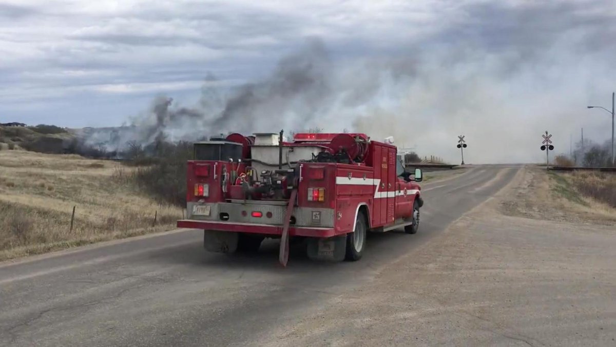 leaderpost's tweet photo. Dramatic video shows Monday fire destroying one of three properties at Kannata Valley https://t.co/uhvY5QLLq8 #yqr #sask https://t.co/3IPPjnaiYn
