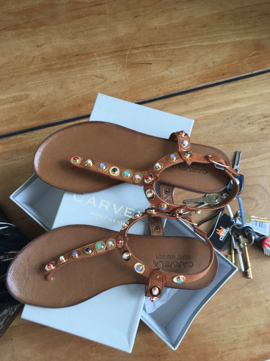 Imogen_RW's tweet photo. @KurtGeiger I buy a spare pair of KanKan’s just in case last years fall apart &amp; you deliver 2 right feet that are faulty! Maybe a display pair you tried to sell me for full price😢 https://t.co/6jgSCBK4rO