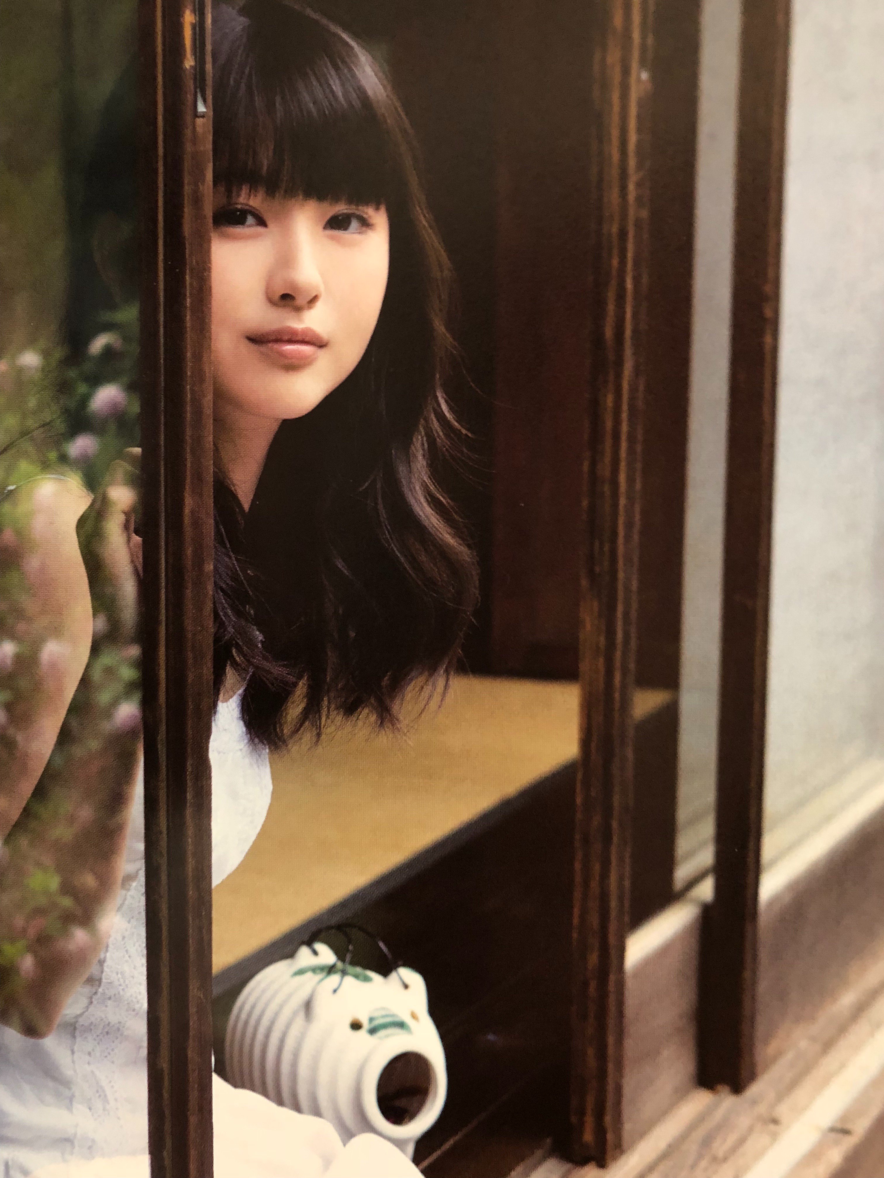 瞬間 : 浜辺美波写真集 Amazon.co.jp: 浜辺美波 1st写真集「瞬間」 : おもちゃ