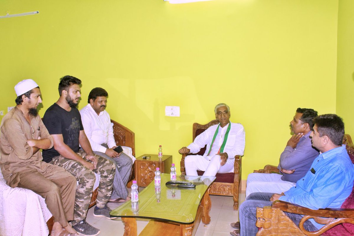 TS_SinghDeo's tweet image. Enriching interactions with Rice Mill Association members and Sarv Aadivaasi Samaj members, judiciously adding their views and inputs to embolden the #JanGhoshnaPatra initiative.
#आपका_विकास_आपके_हाथ