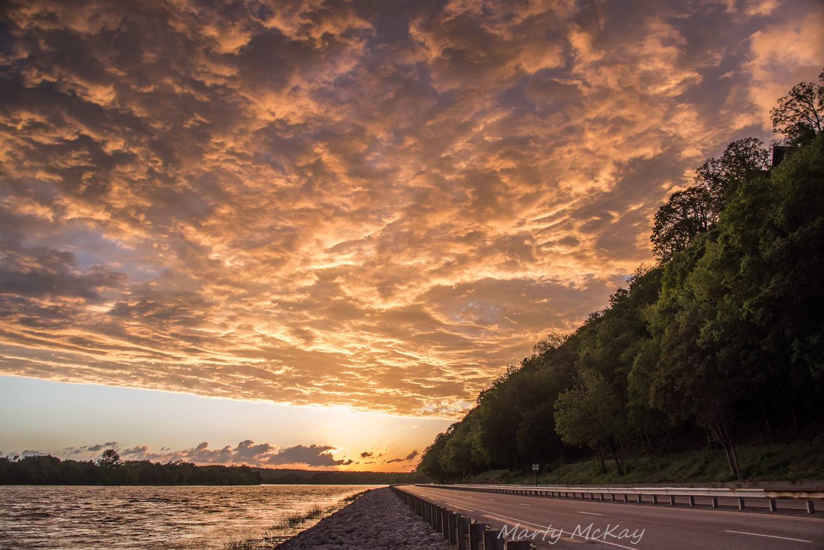 VisitAlton's tweet photo. Elsah and @ILGreatRiverRd are both in the running for Top Scenic Sight in Illinois! Help promote our area and vote for Elsah and the Great River Road every day through Friday, May 11 (you can vote for up to five sights)! Click here to vote: https://t.co/jiQpCjnFgd

#IllinoisProud https://t.co/C9VtaPdRyj
