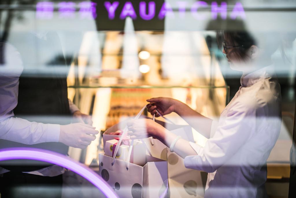 Our exclusive collection of petits gateaux, macarons and chocolates are inspired by Yauatcha’s Chinese heritage and ingredients spr.ly/6014Ddfuk