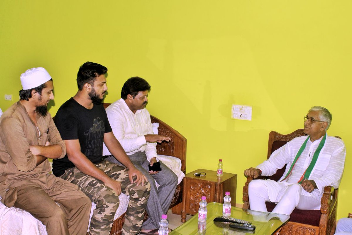 TS_SinghDeo's tweet image. Enriching interactions with Rice Mill Association members and Sarv Aadivaasi Samaj members, judiciously adding their views and inputs to embolden the #JanGhoshnaPatra initiative.
#आपका_विकास_आपके_हाथ