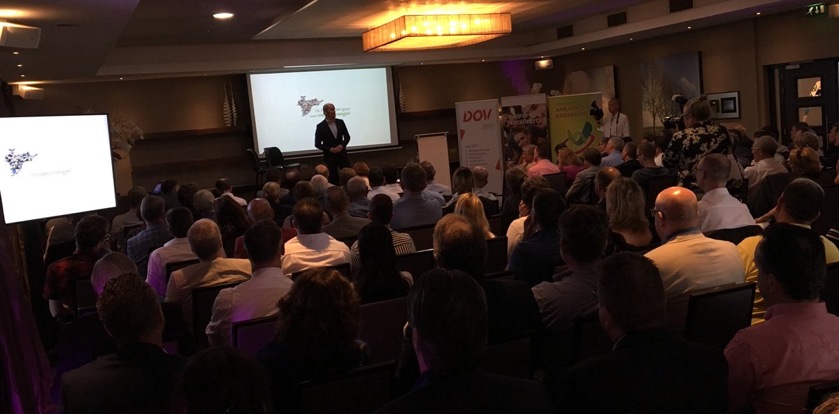 Bijeenkomst over o.a. #Energietransitie in Hotel ARA, <a href="/gemzwijndrecht/">Gemeente Zwijndrecht</a>. Informatief en gezamenlijk #netwerken met hoofdsprekers <a href="/diederiksamsom/">Diederik Samsom</a>. Zo’n 150 ondernemers van verenigingen <a href="/VAO_HIAmbacht/">Vereniging Ambachtse Ondernemers (VAO)</a>, <a href="/DOV_Tweet/">DOV</a> en <a href="/ovzwijndrecht/">ovzwijndrecht</a>.