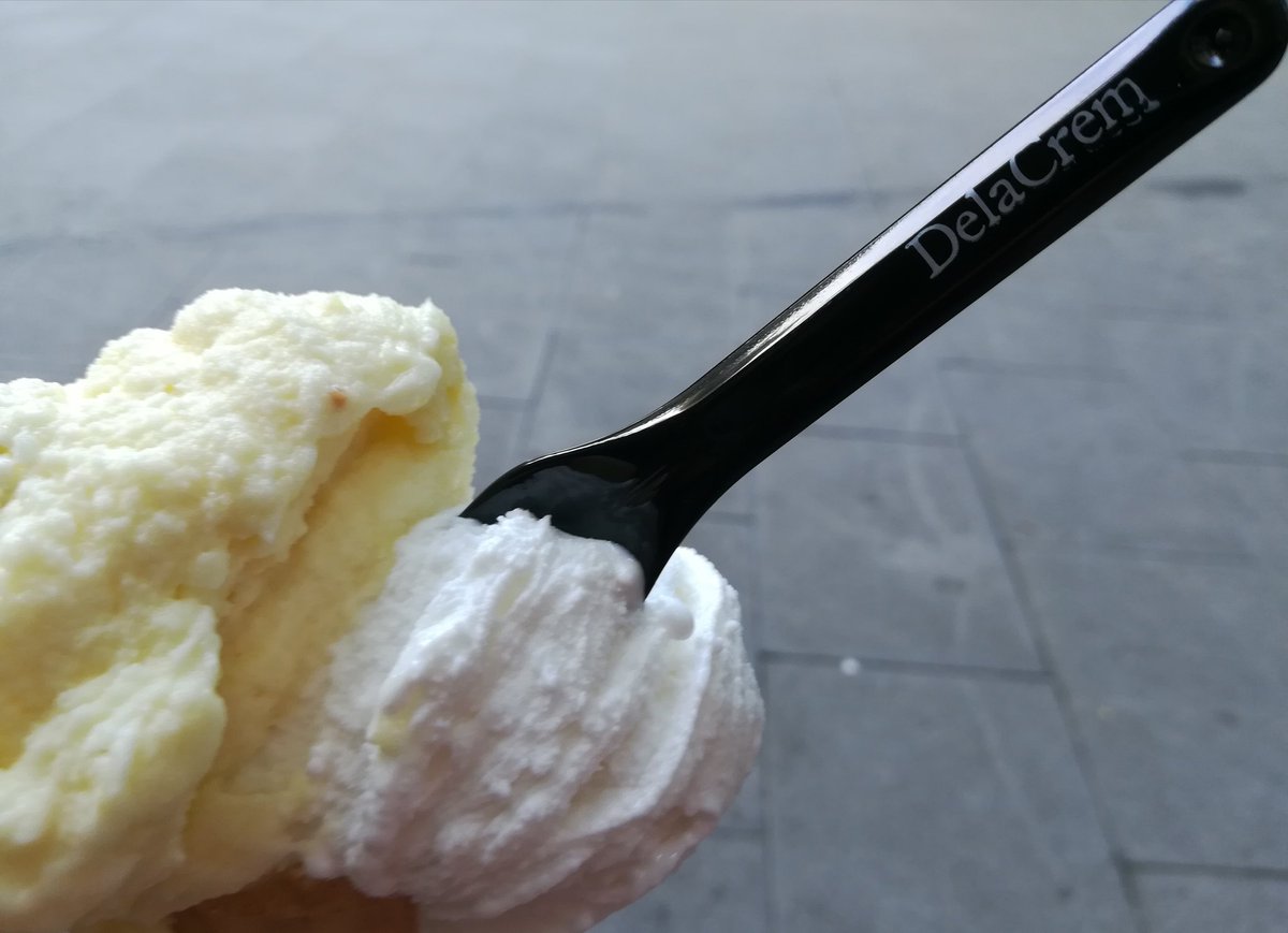 elenafonts's tweet photo. Els millors gelats de Barcelona! Però shhhht, no ho digueu gaire, que sempre hi ha cua!
Avui, de pinya i coco 😋 #DeLaCremBcn https://t.co/geedaKRiZA