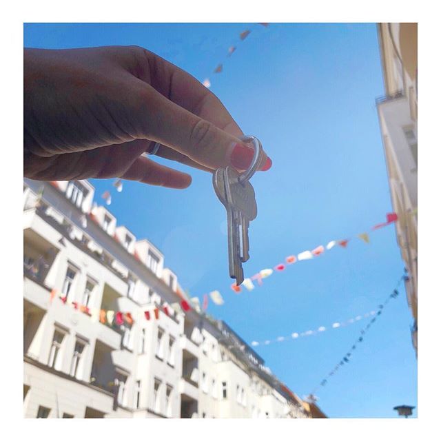 betabambi's tweet photo. Keys to our new crib! And yes - we now live above a toy store. To quote @jeremyblvck ‘It’ll all be okay.’ Let’s play! .
.
.
#newcribwhodis #schlüsselübergabe #newpad #movingtoberlin #found #berlinstagram #igersberlin #berlingirl #keystothekingdom https://t.co/DkmLLFr23O https://t.co/znA6KKto2V