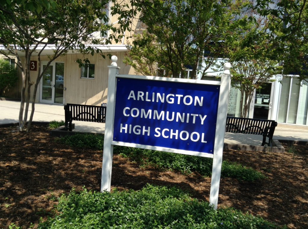 ACCSustainGo's tweet image. Students at the Career Center,  Patrick Henry, and Arlington Mill organized an electronic recycling event.  Go green!