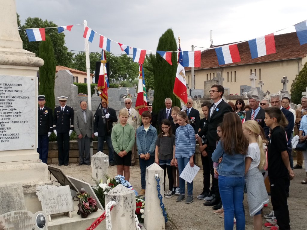 jmzulesi's tweet photo. Ce matin, j'ai participé aux commémorations du #8mai1945 . Il y a 73 ans, la liberté gagnait sur l'autoritarisme, l'égalité triomphait de la xénophobie, la fraternité l'emportait sur la haine. Sachons honorer ceux qui sont morts pour ces valeurs de la République ! 🇫🇷🏛️#8mai https://t.co/fioZinTiZq