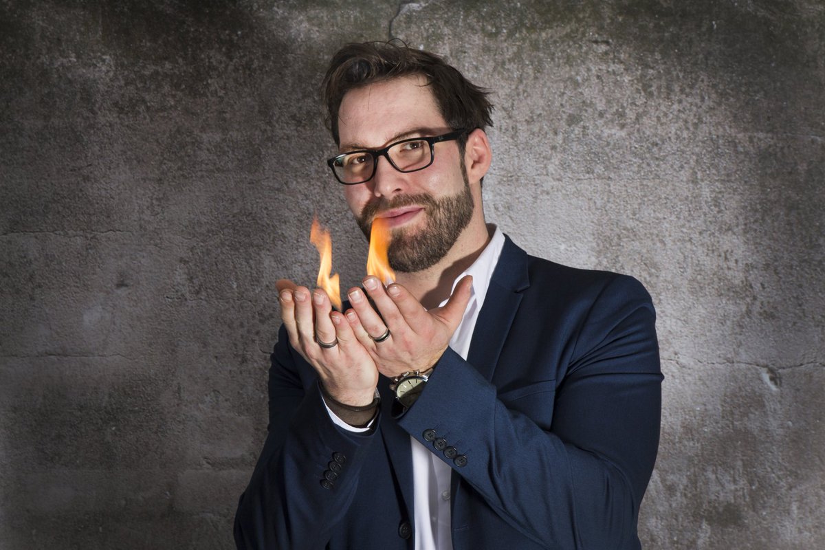 Evangeliserend Goochel Theater. 
 Elmar Hofstee heeft met zijn  Evangeliserend Goochel Theater een nieuw programma gemaakt met de titel  "GOD DOET ONGELOOFLIJKE DINGEN" .
 Nu ook te boeken voor uw kerk of gemeente.
 Voor meer info : hvw-event.nl/evangeliserend…