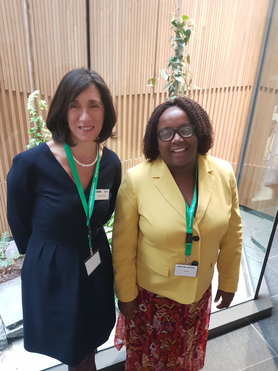 osparcomm's tweet photo. OSPAR and @UNEnvironm_CEP Executive Secretaries meet at the Collective Arrangement meeting in Berlin #OceanAction21204 First action and kick-off for #2018cooperationproject across the Atlantic #SDG14 https://t.co/WWjbfyrif9