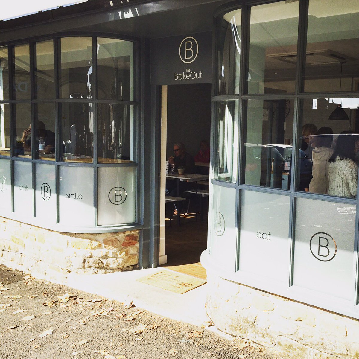 We’re in the perfect spot when the sun shines, and it is trying to shine again today! Stop by for a sunny, Tuesday treat and a friendly hello.  👋 #BakeOut #Sunshine