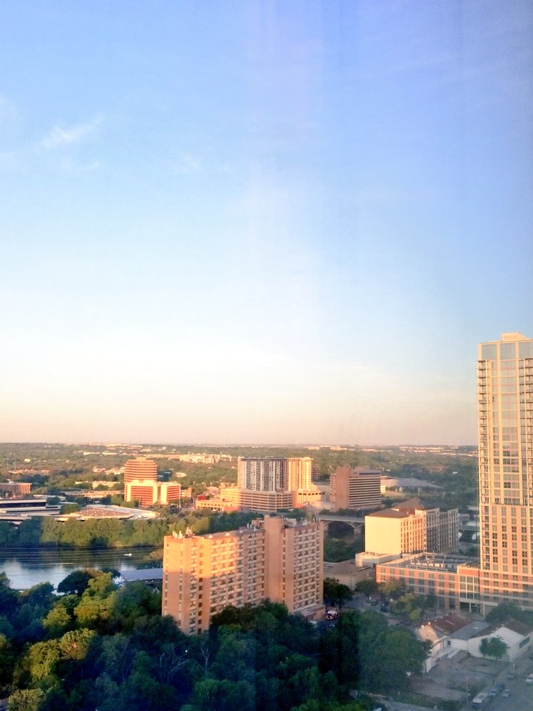 JenniferSyer's tweet photo. All set for another bright, blue sky kind-of-thinking day! #diginow https://t.co/fAPwAVpTn7