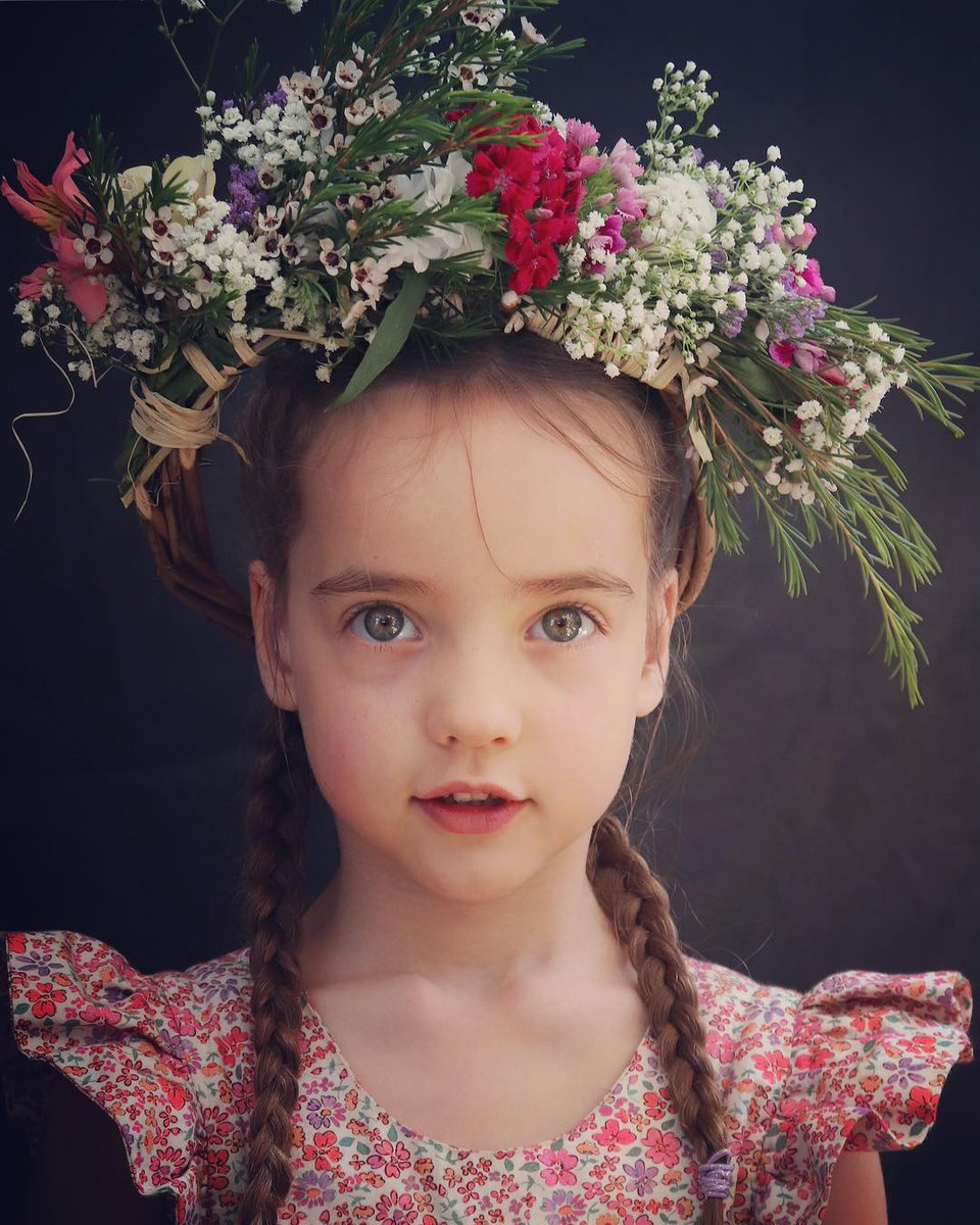HoityToityLtd's tweet photo. Flowered up in #fabulousfrome #fromeinbloom #familyfunday #sunnysunday #everybodylovesthesunshine #familyandfriends #flowercrown  #twinnies @gardendayuk @morethanamarket  #mayday #mayqueens #maykings #flowersinherhair #flowersinhishair #flowerchild #forpreciouslittlemadams https://t.co/hoH9TdXuf0