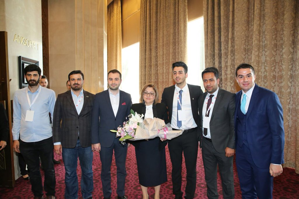 TBBGenclik's tweet photo. Türkiye Belediyeler Birliği Başkanlığı'na seçilen Gaziantep Büyükşehir Belediye Başkanımız @FatmaSahin’i tebrik ederiz. @samedagirbas @TBBTR https://t.co/zJV68knpvI