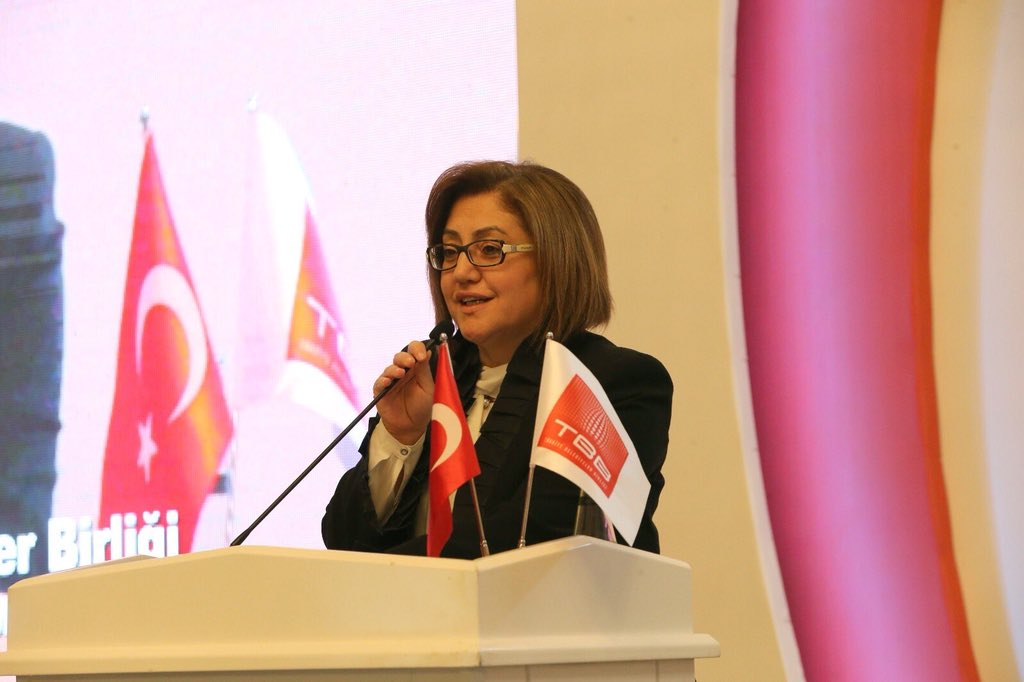 TBBGenclik's tweet photo. Türkiye Belediyeler Birliği Başkanlığı'na seçilen Gaziantep Büyükşehir Belediye Başkanımız @FatmaSahin’i tebrik ederiz. @samedagirbas @TBBTR https://t.co/zJV68knpvI