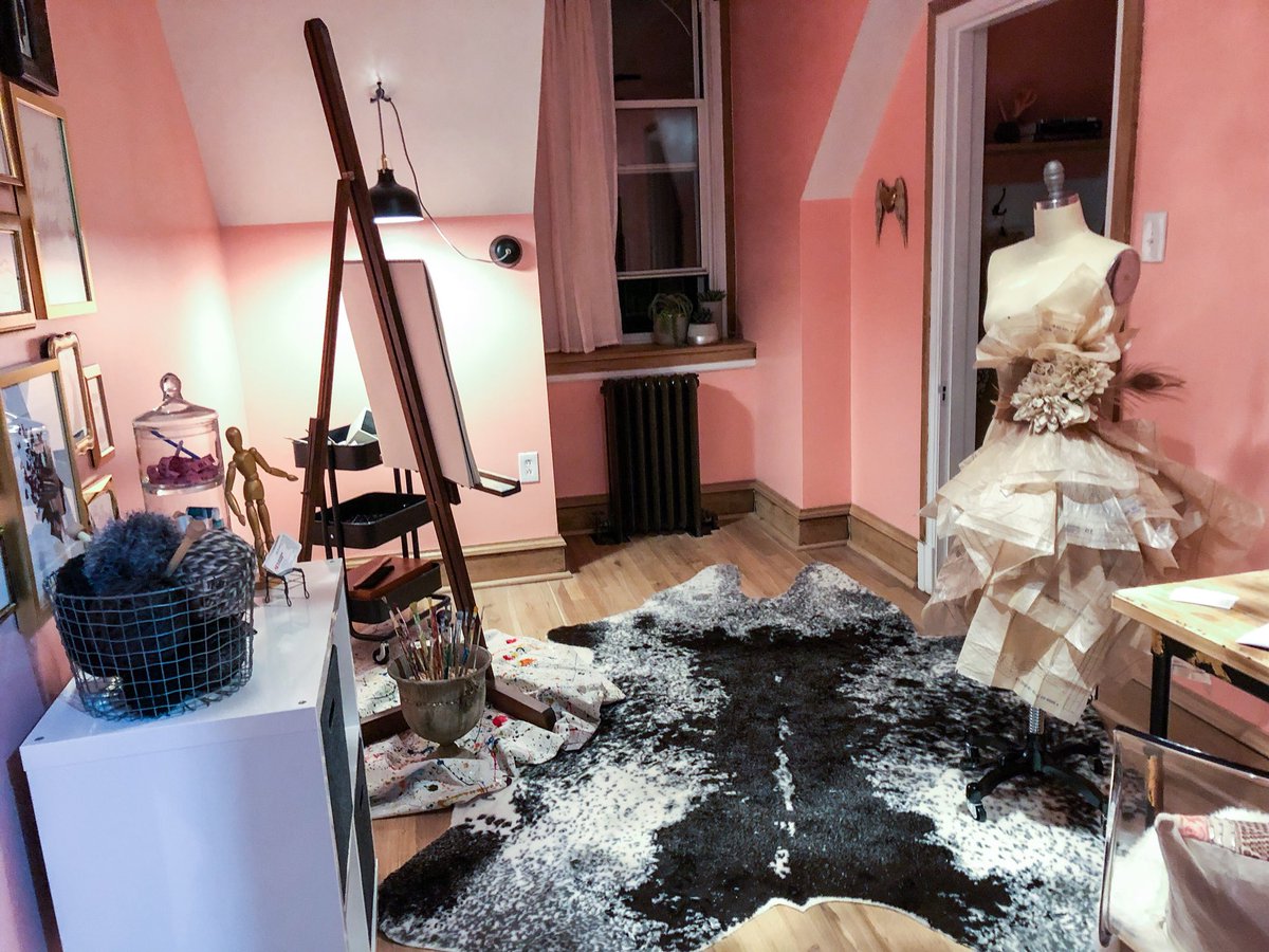 JLPGH's tweet photo. Tonight (May 8) is Community Night at the #JLPShowHouse! Wilkinsburg residents: We would love to see you at 1300 Wood St. Stop by and tour from 6-8 p.m. Pictured: room design by @Ai_Pittsburgh students mentored by @kspewock. (Photo: @JaneyCink) #BeJLP #JLP95 https://t.co/fEDLPfGVrR