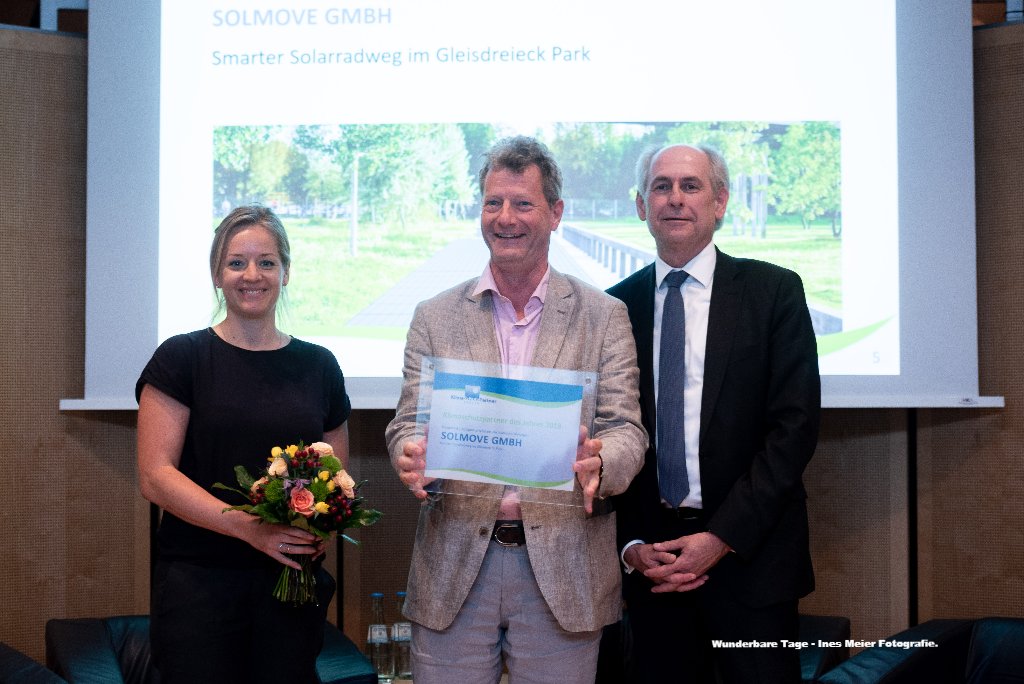 Gratulation den KlimaSchutzPartner-Preisträgern! Unser Berliner Wärmechef +Laudator Gunther Müller zu <a href="/Solmove1/">Solmove</a>: „Wir müssen die Energiewende als Strom-, Wärme- und Verkehrswende verstehen. Solmove zeigt mit seinen Solarstraßen, wie es funktionieren kann.“ bit.ly/2FTPO56