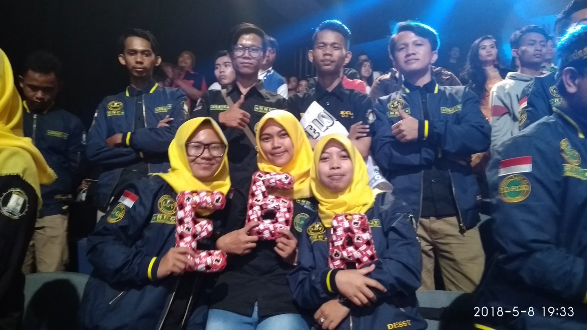 Sebagian mimin nya hadir di studio nih <a href="/NurChyaAquarius/">Gril Fower Nur Sakaci</a> <a href="/dhe_bunga21/">Bunga Hanin Dhiya</a> <a href="/DA2_Ega/">Ega (REAL)</a> 
#EgaKonserSosmedLIDA