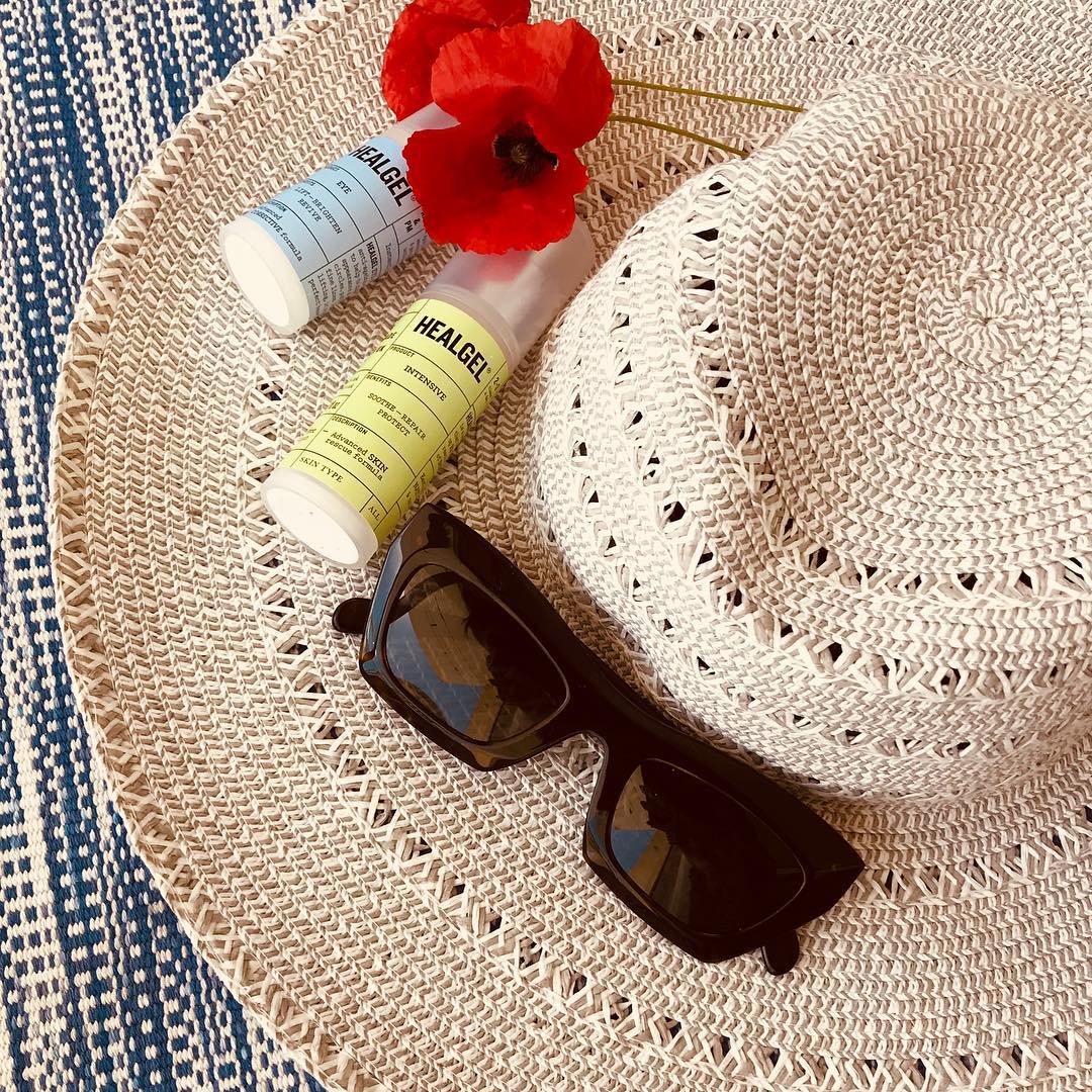 Who says you can't heal on holiday? We say you must with a Heal Gel mask! Make sure you intensively soothe-protect-repair sun drenched skin by using our Heal Gel Intensive as your ultimate facial after sun treatment. ow.ly/2O8k30jTcnW #HealGel #beauty #veganskincare