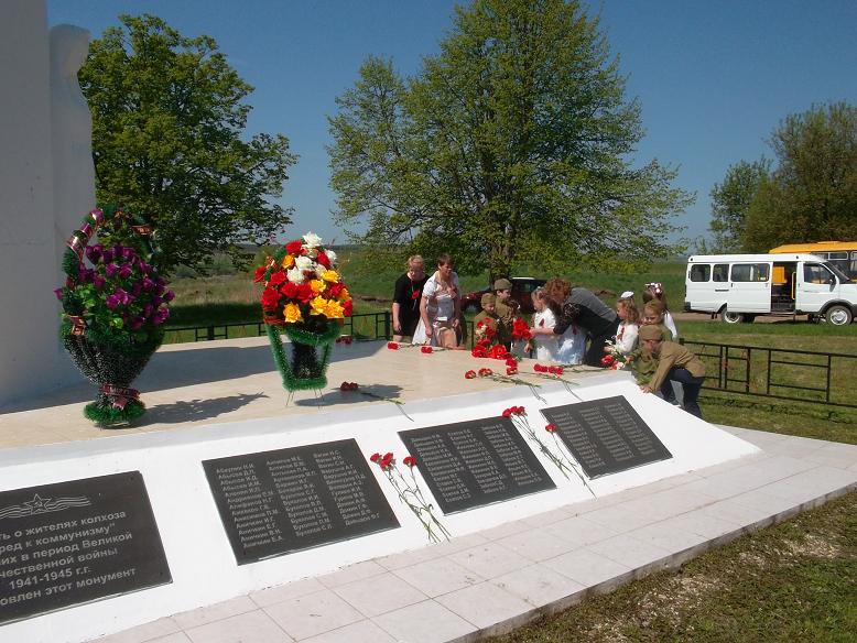 <a href="/Garifzyanov_AR/">Гарифзянов Андрей</a>  Митинг  "Память не гаснувшей свечи" с. Красное