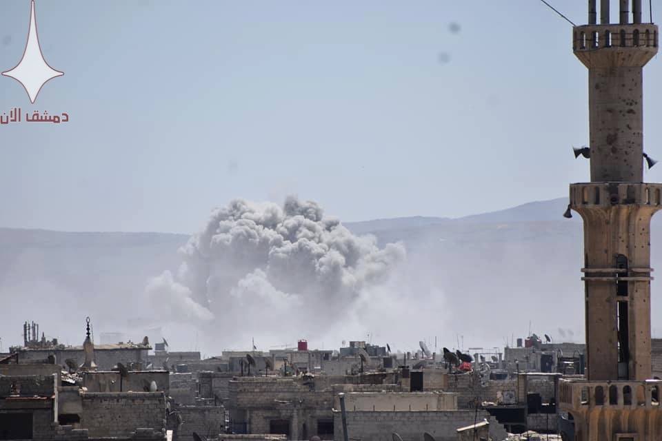 Christian_Syria's tweet photo. Fierce clashes in #Yarmouk and #HajarAswad on the 20th day since the start of the battle against #IslamicState 

#IslamArmy and other #jihadists decided to deliver heavy weapons and travel to #Idlib and #AlBab #Turkey https://t.co/mbxE22qqfx