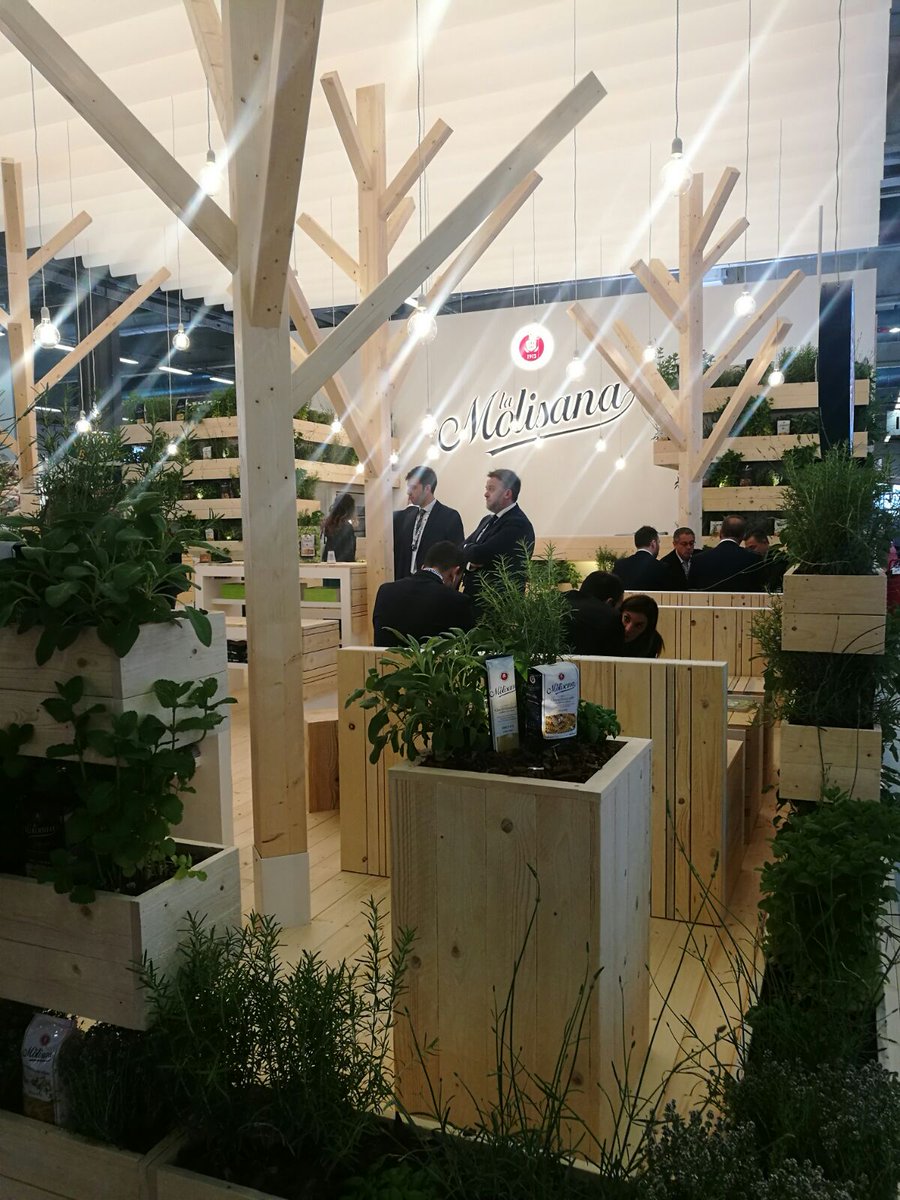 I protagonisti del picnic stellato di oggi al <a href="/CibusParma/">Cibus International Food Exhibition</a>? La cucina “moderna ed in evoluzione” della stella Michelin Claudio Sadler, il campione del mondo di pizza in pala 2016, Pasquale Moro ed il maestro pasticcere Alfonso Pepe. #PicnicStellati