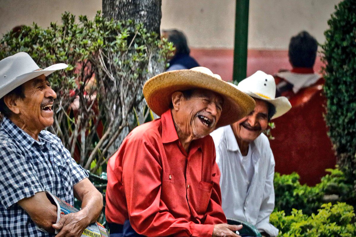 LucyMezaGzm's tweet photo. Que la alegría y la amistad nos duren para siempre. Buenos días, #Morelos. #JuntosHaremosHistoria #LucyMezaSí https://t.co/AhH89MGD5Y