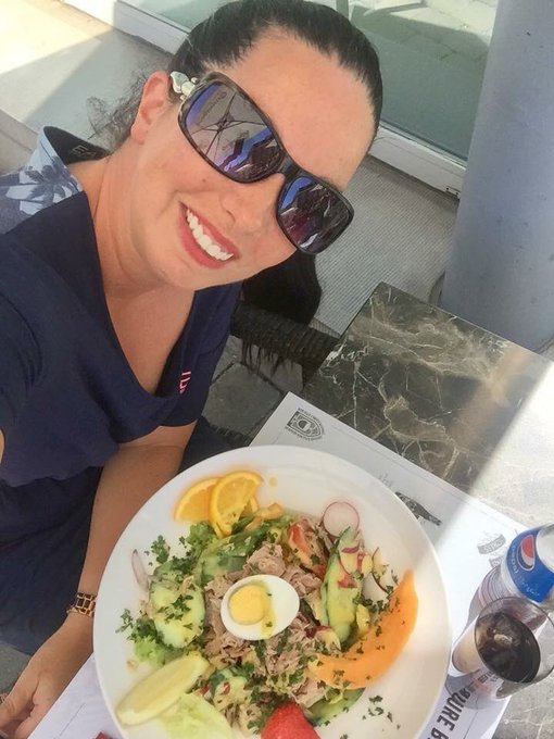Die Sonne genie&szlig;en mit gesundem Essen 😊☀️🥗  https://t.co/hVbn5tBNKD https://t.co/AF3cFpsOFL