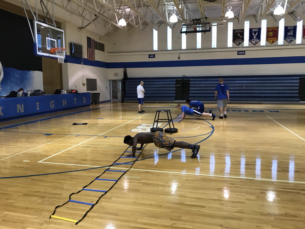 ReadyHoops's tweet image. CAMP TOUGHNESS TODAY! Here at Ready 3:15-4:15! #Team59 #ReadyHoops