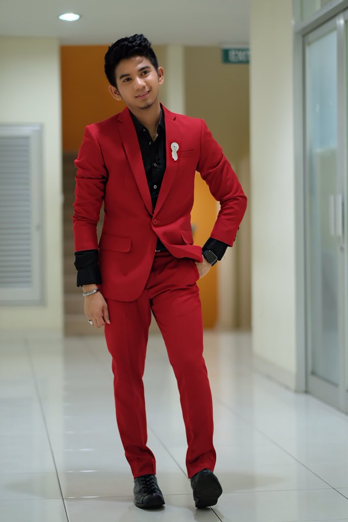 Semangatt guys😘❤️🙏
Berasa kerja di kantoran😅
Dulu klw ngelihat film” di TV, ada cita” pengen kerja kantoran😊🙏
Dn punya usaha dn bisa di kembangkan
 #RizkiRidhoKonserSosmedLIDA