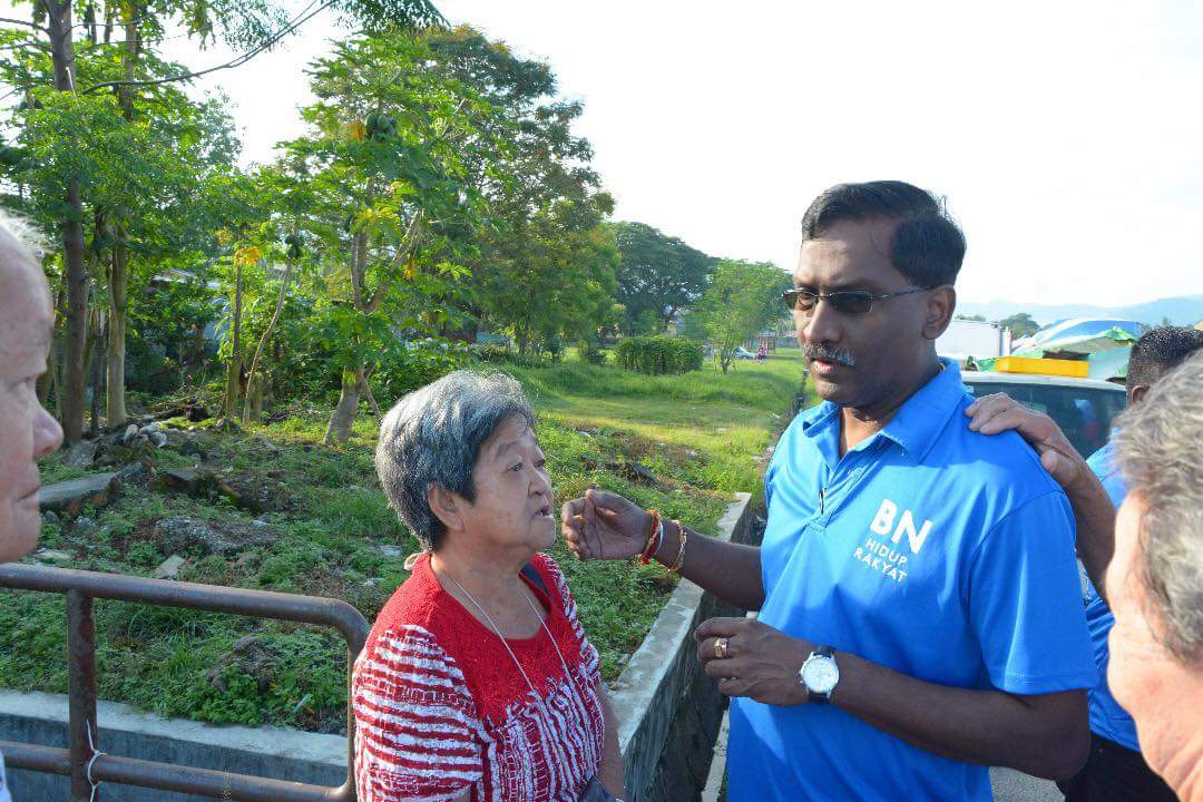 PKamalanathan's tweet photo. 8/5/2018 ; Pagi tadi saya bersama Jentera PRU14 Barisan Nasional mengadakan walkabout sekitar Pekan Ulu Yam Bahru untuk bertemu dengan masyarakat sekitar. #P094 #HuluSelangor #HebatkanNegaraku #HidupRakyat #BersamaBN #MIC14 https://t.co/Wz9p7qdzzr