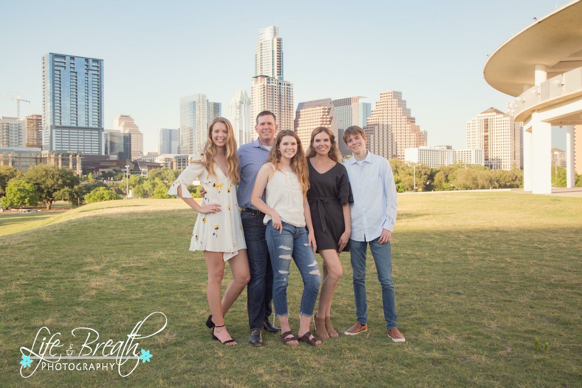 LifeandBreathTX's tweet photo. I’ve enjoyed watching these kiddos grow up!  Now they are off to college and a new state!  Best of luck guys! 💕💕 #pflugervilleseniorphotographer #roundrockseniorphotographer #georgetownseniorphotographer #austinseniorphotographer https://t.co/kOoJZP1rR1