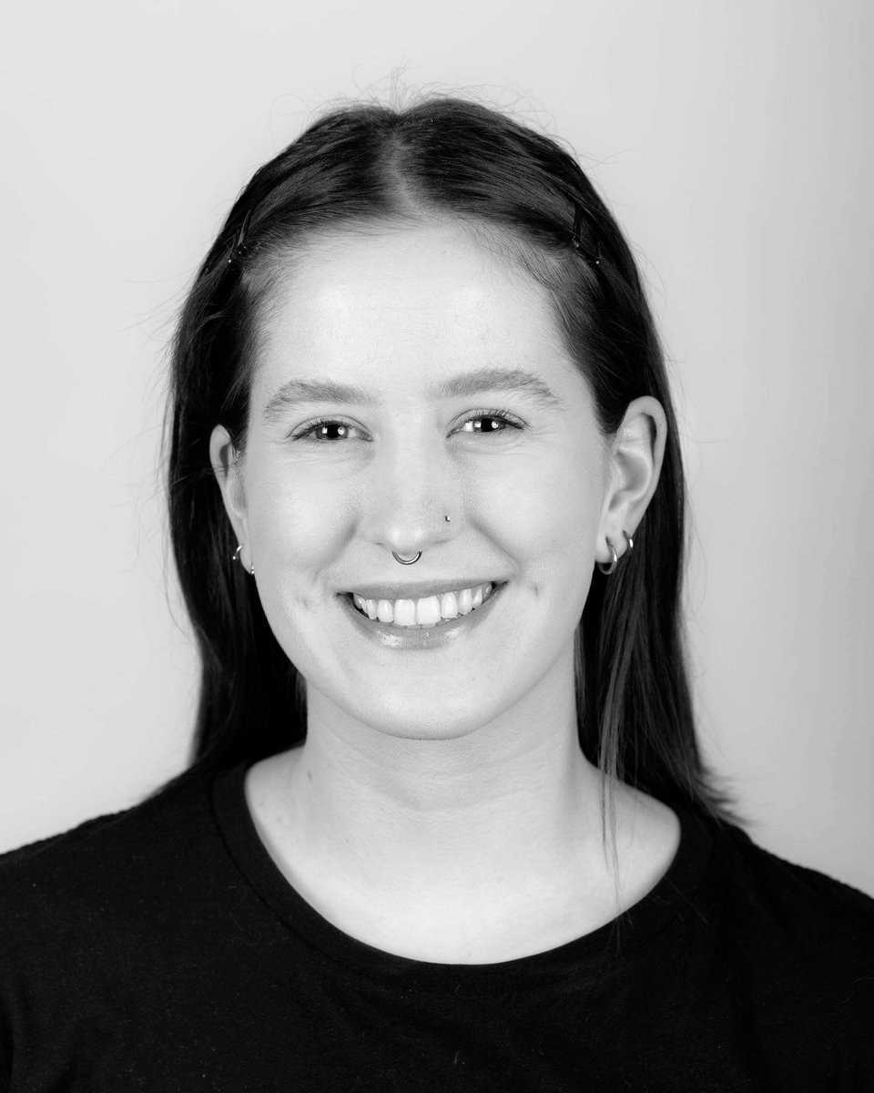 Elín Lára Baldursdóttir - 18. sæti
Elín Lára starfar sem þjónn á veitingahúsinu Kopar. 
Elín Lára brennur fyrir kvennréttindum, hinsegin málefnum, mikilvægi rödd unga fólksins og góðrar umhverfisstefnu.
Skemmtileg staðreynd: Elín Lára á rauðhærða tvíburasystur. #xshafnarfjörður