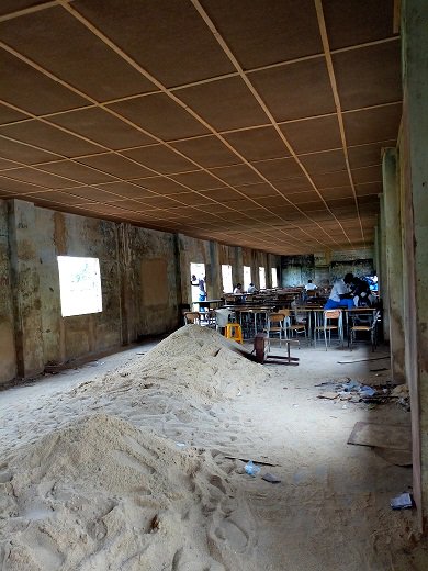 TrackaNG's tweet image. [Update] Renovation of (2) classrooms at Obazu primary school Mbeiri (zion) Imo state for N8m
We report this project as Ongoing, Project is almost completed as the roof has been changed &amp;amp; the Ceilings completed while other renovation work is in progress.
#2017ConstituencyProject