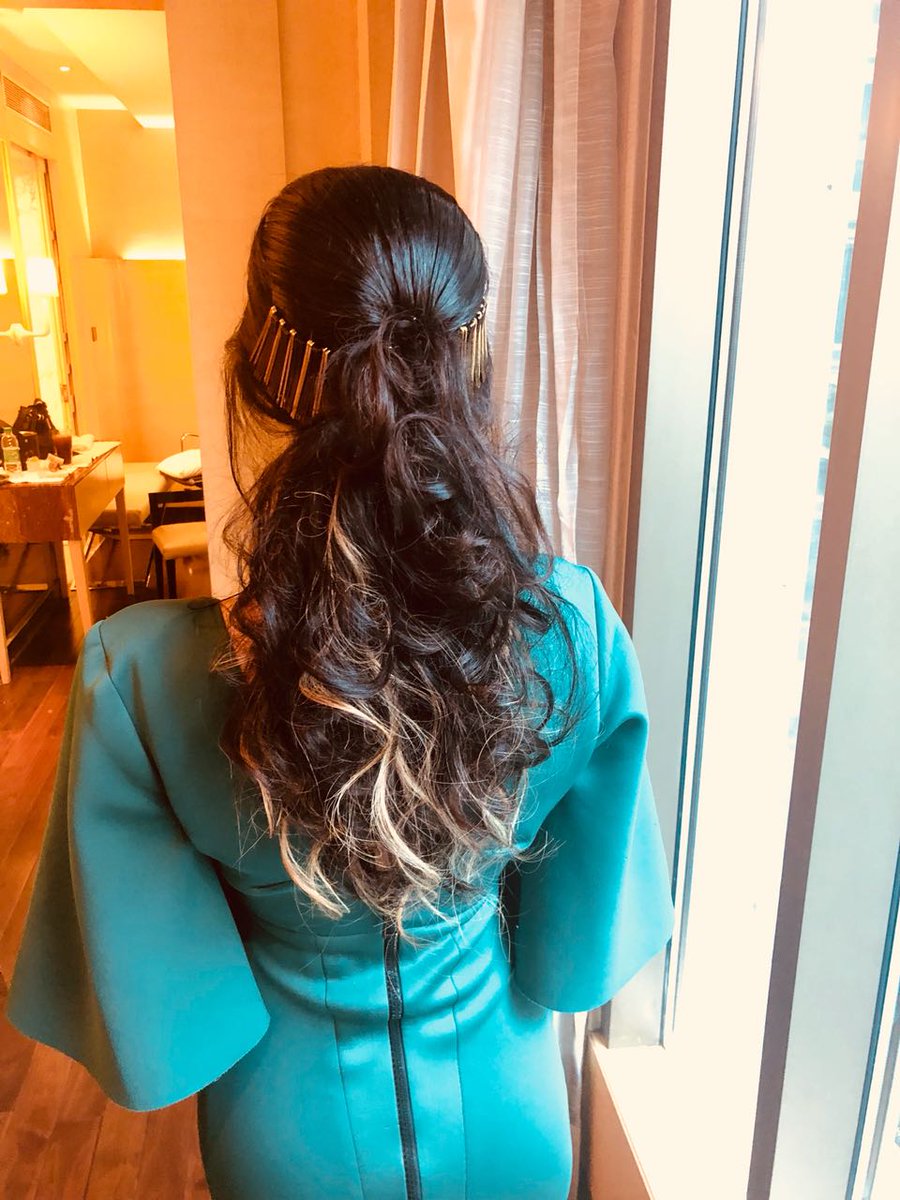 Streax_Pro's tweet photo. .@NimratOfficial looks stunning in her #MarigoldCollection hairstyle &amp; the beautiful dress by Mint Blush Designs!

Watch this space for more gorgeous hairstyle by #StreaxProfessional

#MarigoldAffair #StreaxPro #HairAndBeyond #chandigarh #nimratkaur #mintblushdesigns https://t.co/UysWuA6CTm
