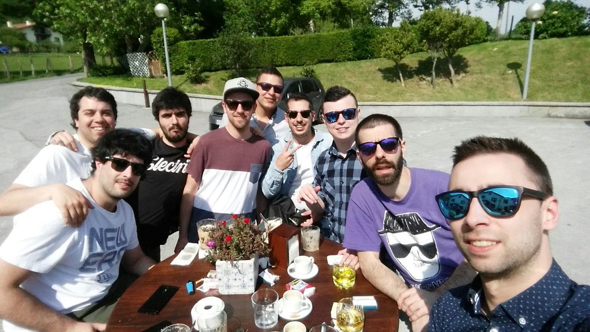 gonh89's tweet photo. Después del mejor pero más duro fin de semana del año con el CEP, lo rematamos remando la butra con un 3º en el WU y comida de croupis y gamblers para celebrar el 2º de @txikuri . Faltaba ahí una txapela... https://t.co/kgWC1kaB6Q