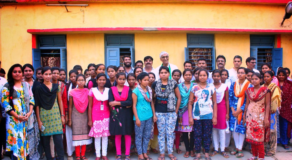 TS_SinghDeo's tweet image. Enterprising interactions with Mitanin Women Volunteers, followed by discussions with Students and  Residents of Tribal Post Matric Hostel, adding their aspirations and enthusiasm in equal measures to the #JanGhoshnaPatra campaign!
#आपका_विकास_आपके_हाथ