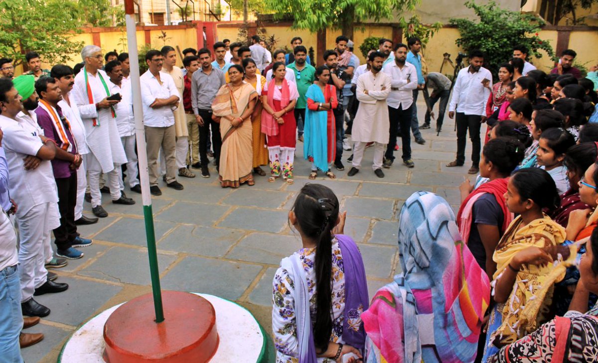 TS_SinghDeo's tweet image. Enterprising interactions with Mitanin Women Volunteers, followed by discussions with Students and  Residents of Tribal Post Matric Hostel, adding their aspirations and enthusiasm in equal measures to the #JanGhoshnaPatra campaign!
#आपका_विकास_आपके_हाथ