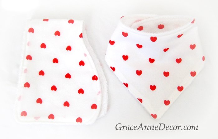 magiesplace's tweet photo. RT @MaggiesMentions: Bandana Bib with Contoured Burp Cloth White with Red Hearts Perfect Baby Gift Set Shower Gift ***Free Shipping*** https://t.co/nYzRPCbyPb https://t.co/nxPNBcobIs