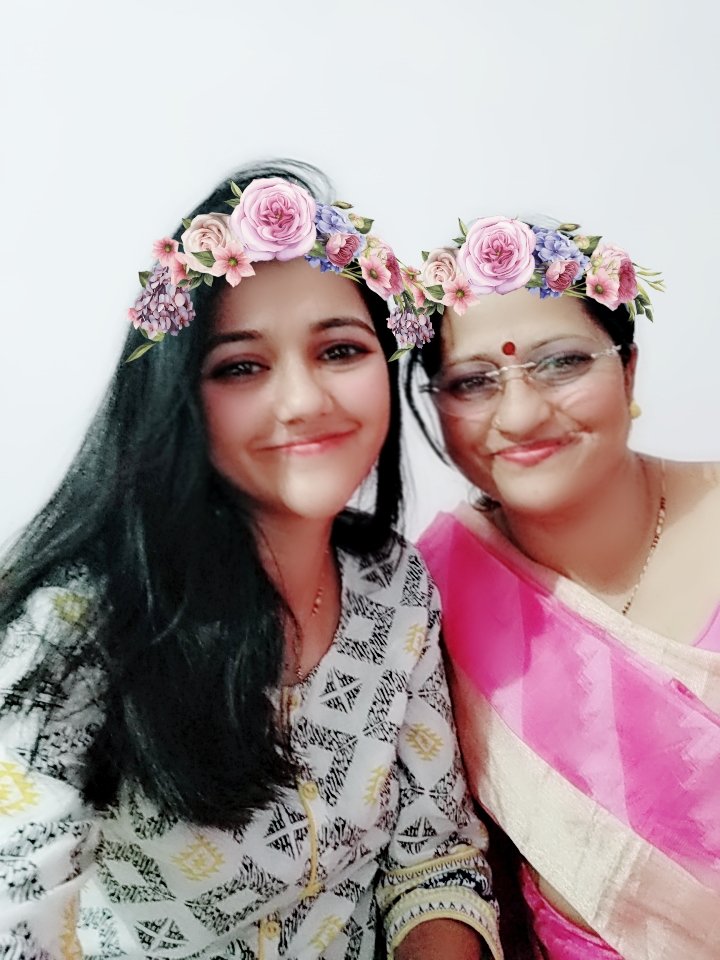 AaRTzuu's tweet photo. @pharmeasyapp @india4contests #ForMomIWould I would gift her a #Saree
Her love for of Sarese is Inseparable π Isn't it true mom @bharti_gup π ? Maa π https://t.co/ApeG689tTu